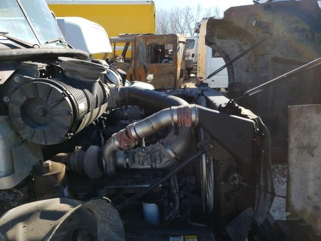 2006 Mack 700 CV700