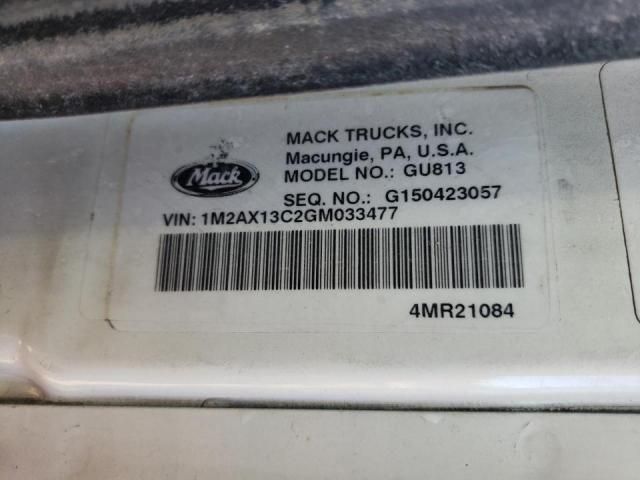 2016 Mack 800 GU800