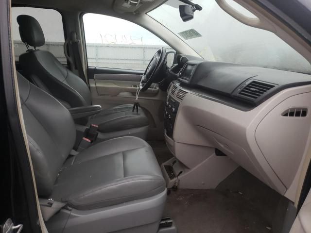 2011 Volkswagen Routan SE