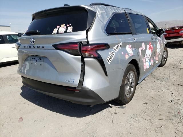 2022 Toyota Sienna LE