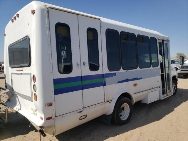 2011 Ford Econoline E450 Super Duty Cutaway Van