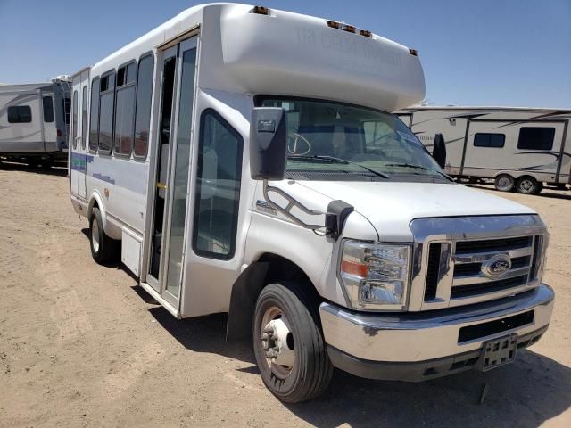 2011 Ford Econoline E450 Super Duty Cutaway Van