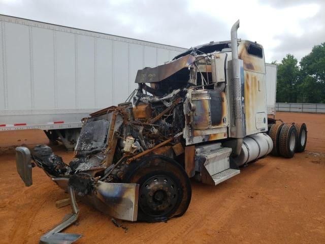 2005 Kenworth Construction W900