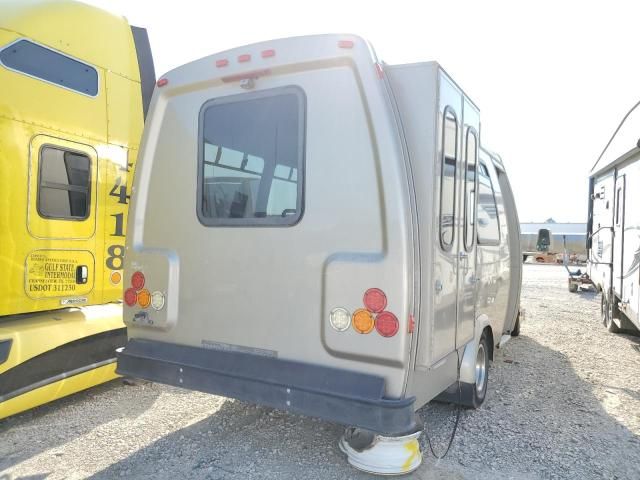 2013 Ford Econoline E350 Super Duty Cutaway Van