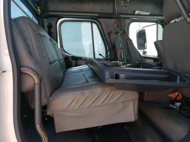 2007 Freightliner Sport Chassis 106