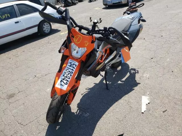 2022 KTM 690 SMC R