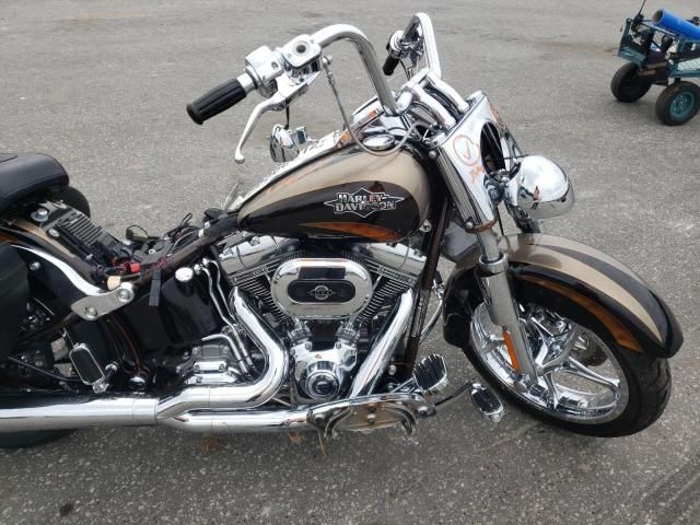 2011 Harley-Davidson FLSTSE2