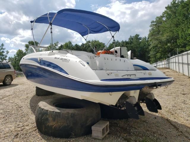 2005 Yamaha Boat