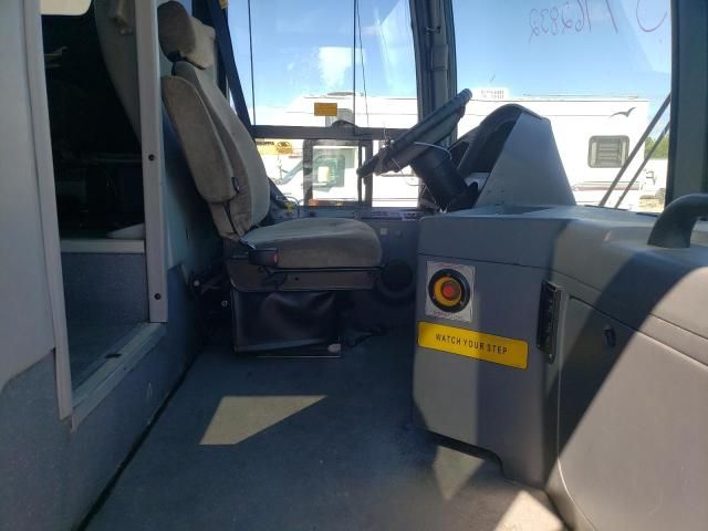 2003 Mci (les Auto Bus) 2003 Motor Coach Industries Transit Bus