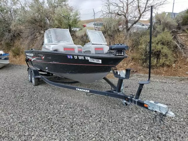 2016 Tracker Boat