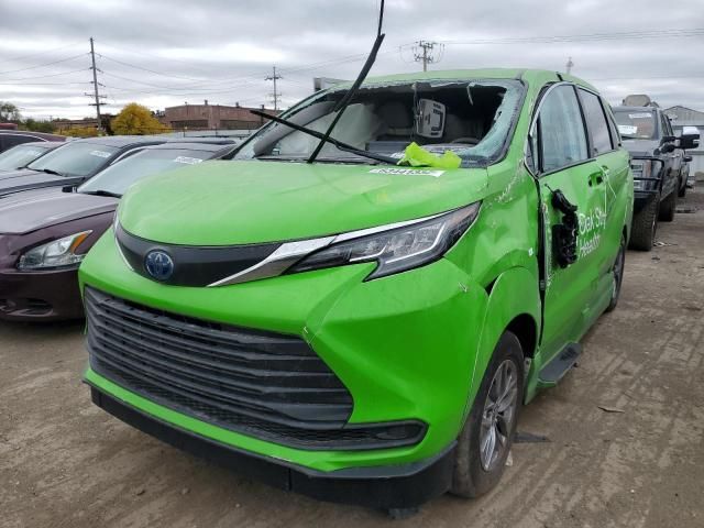 2021 Toyota Sienna LE