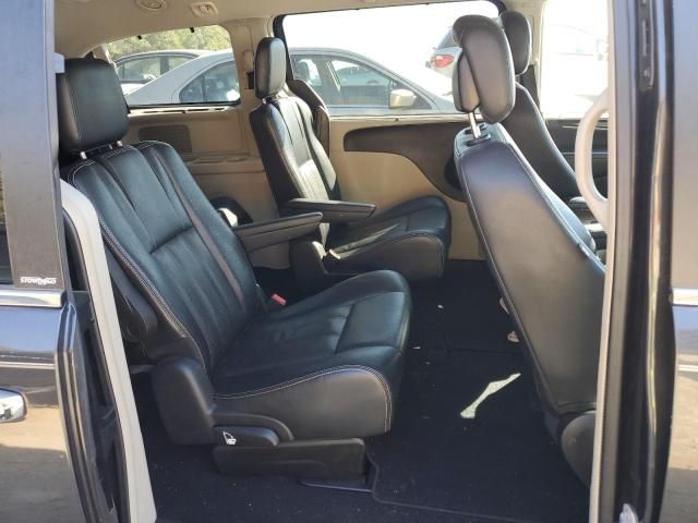 2013 Chrysler Town & Country Touring L