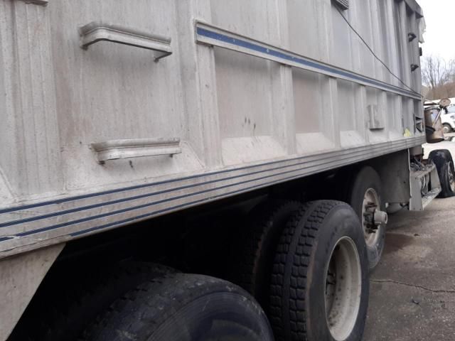 1993 Freightliner Conventional FLD120