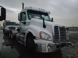 Salvage trucks for sale at Houston, TX auction: 2015 Freightliner Cascadia 125