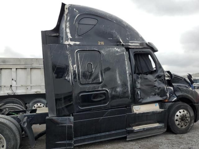 2019 Freightliner Cascadia 126