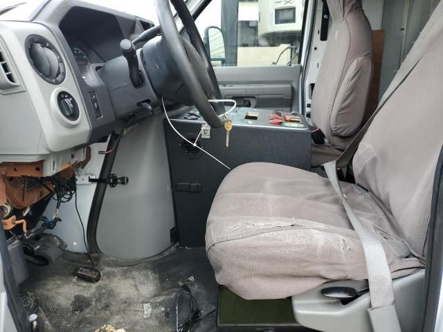 2019 Ford Econoline E450 Super Duty Cutaway Van