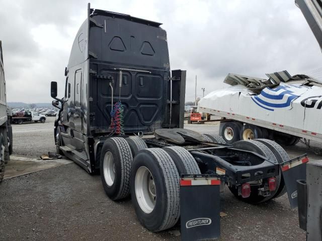 2019 Freightliner Cascadia 126