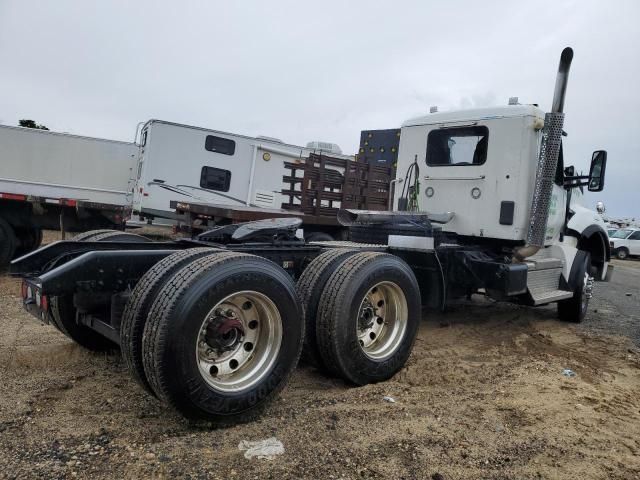 2021 Kenworth Construction T880