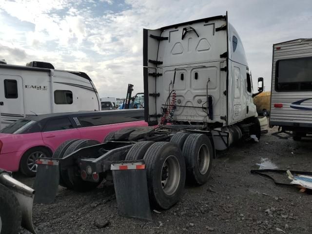 2021 Freightliner Cascadia 126