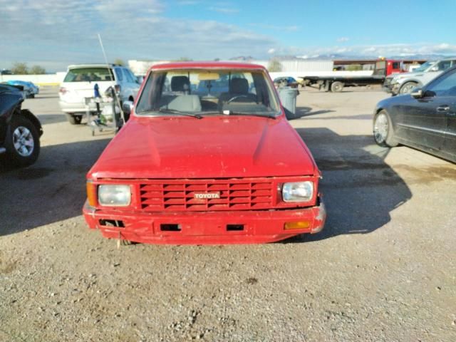 1985 Toyota Pickup Xtracab RN56 DLX