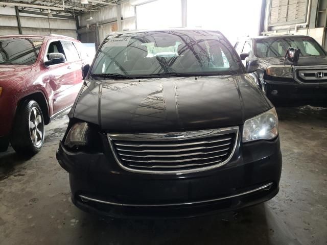 2013 Chrysler Town & Country Touring L