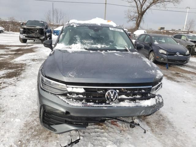 2022 Volkswagen Tiguan SE R-LINE Black