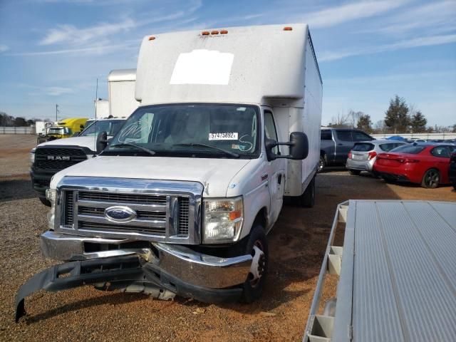 2011 Ford Econoline E350 Super Duty Cutaway Van