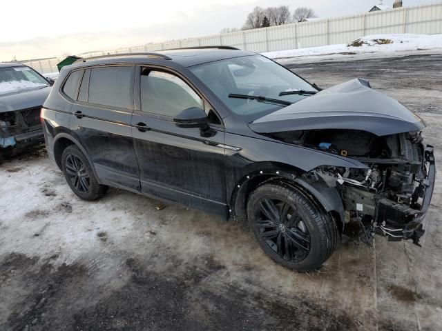 2022 Volkswagen Tiguan SE R-LINE Black