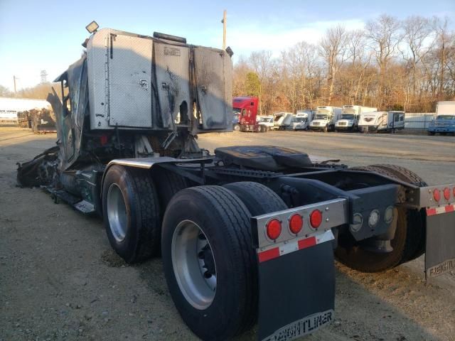 1999 Freightliner Conventional FLC120