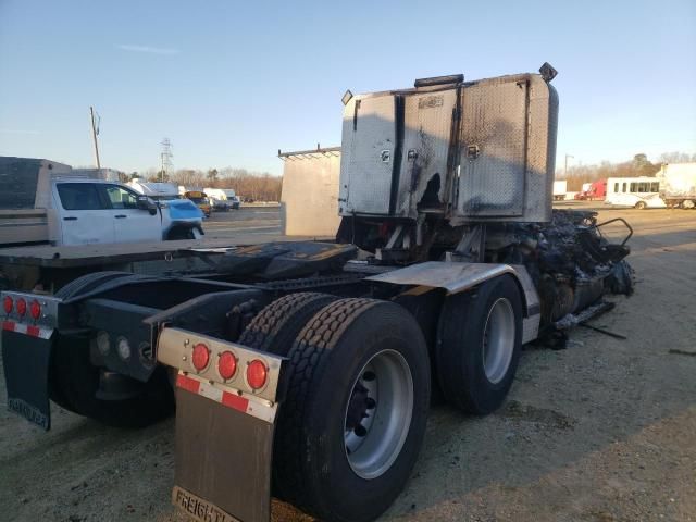 1999 Freightliner Conventional FLC120