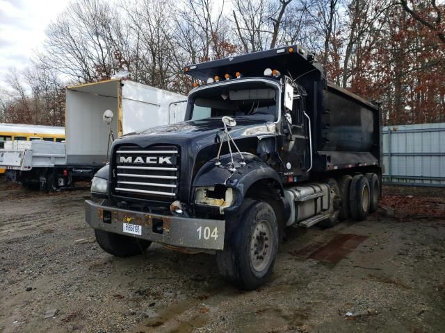 2013 Mack 700 GU700