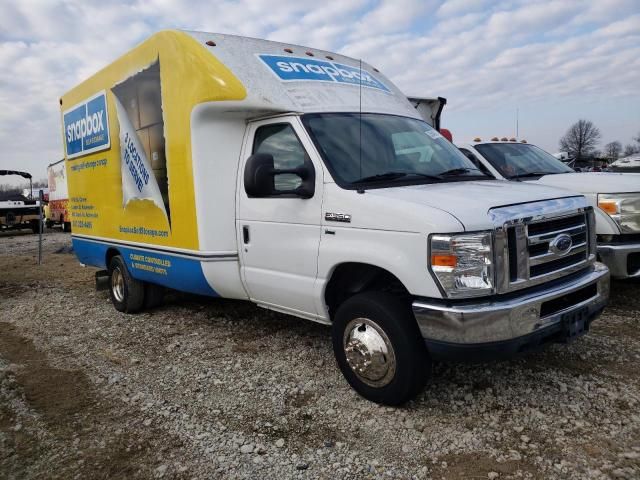 2013 Ford Econoline E350 Super Duty Cutaway Van