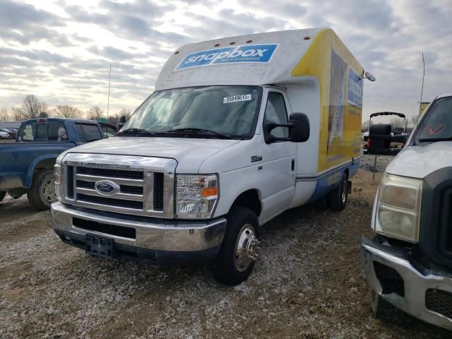 2013 Ford Econoline E350 Super Duty Cutaway Van