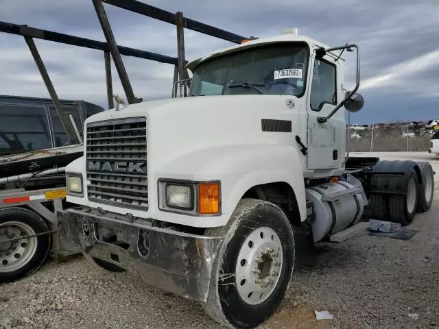 2005 Mack 600 CHN600