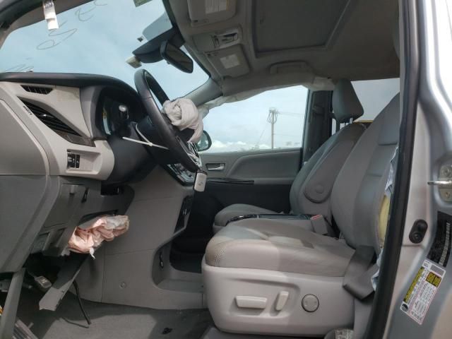 2020 Toyota Sienna XLE