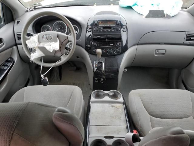 2004 Toyota Sienna CE