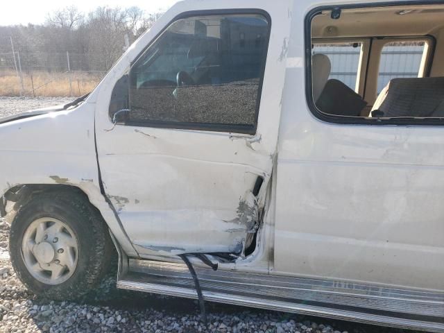 2004 Ford Econoline E350 Super Duty Wagon