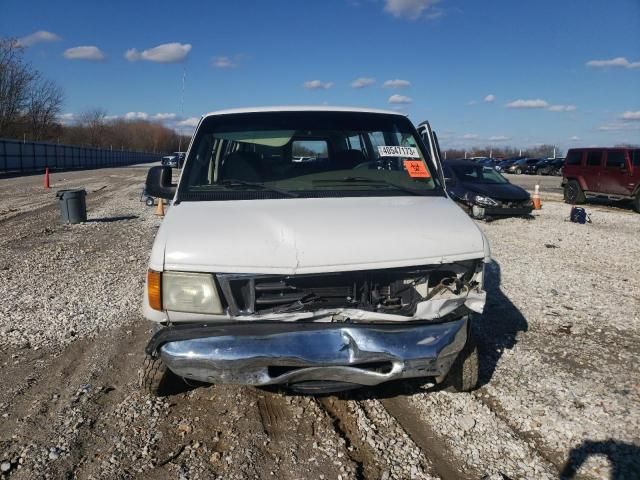 2004 Ford Econoline E350 Super Duty Wagon