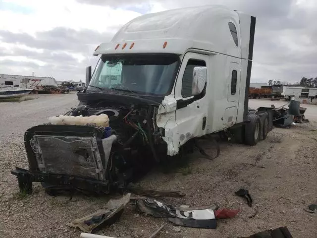 2020 Freightliner Cascadia 126