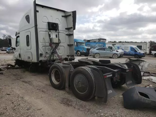 2020 Freightliner Cascadia 126