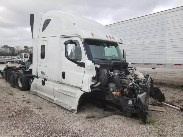 2020 Freightliner Cascadia 126