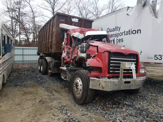 2018 Mack 700 GU700