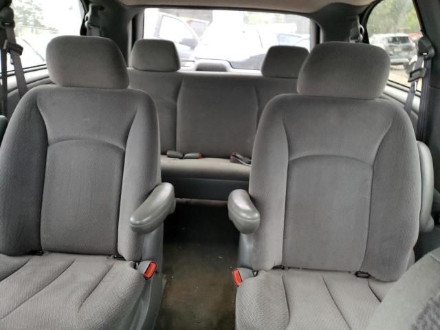 2004 Chrysler Town & Country LX