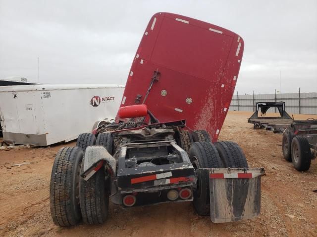 2013 Peterbilt 587