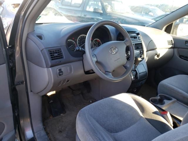 2005 Toyota Sienna CE