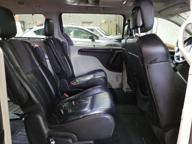 2015 Chrysler Town & Country Limited Platinum