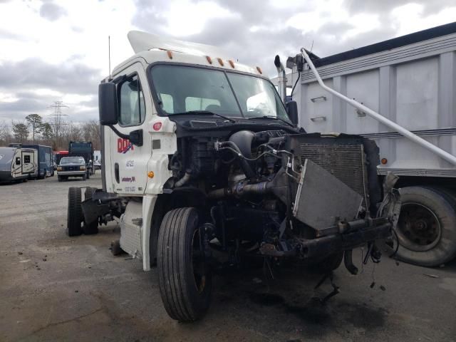 2012 Freightliner Cascadia 125