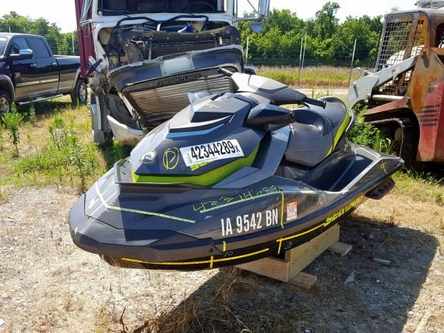 2015 Seadoo Boat