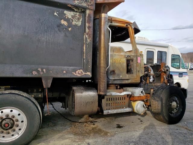 2016 Mack 700 GU700