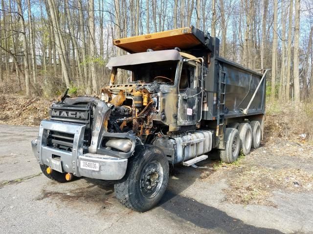 2016 Mack 700 GU700